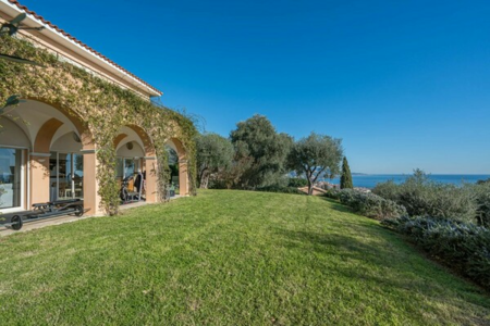 Mediterranean Villa with Panoramic View in Menton - 3