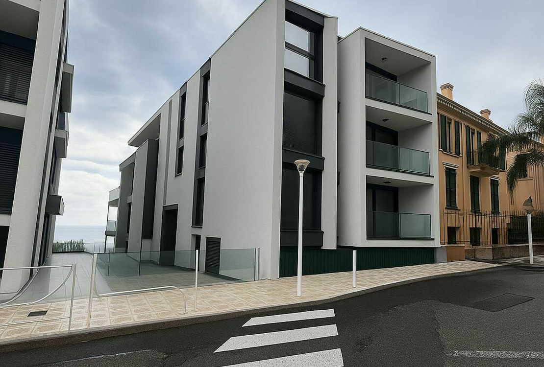 Spacious and bright 3-bedroom apartment on the border of Monaco — Résidence Olympe