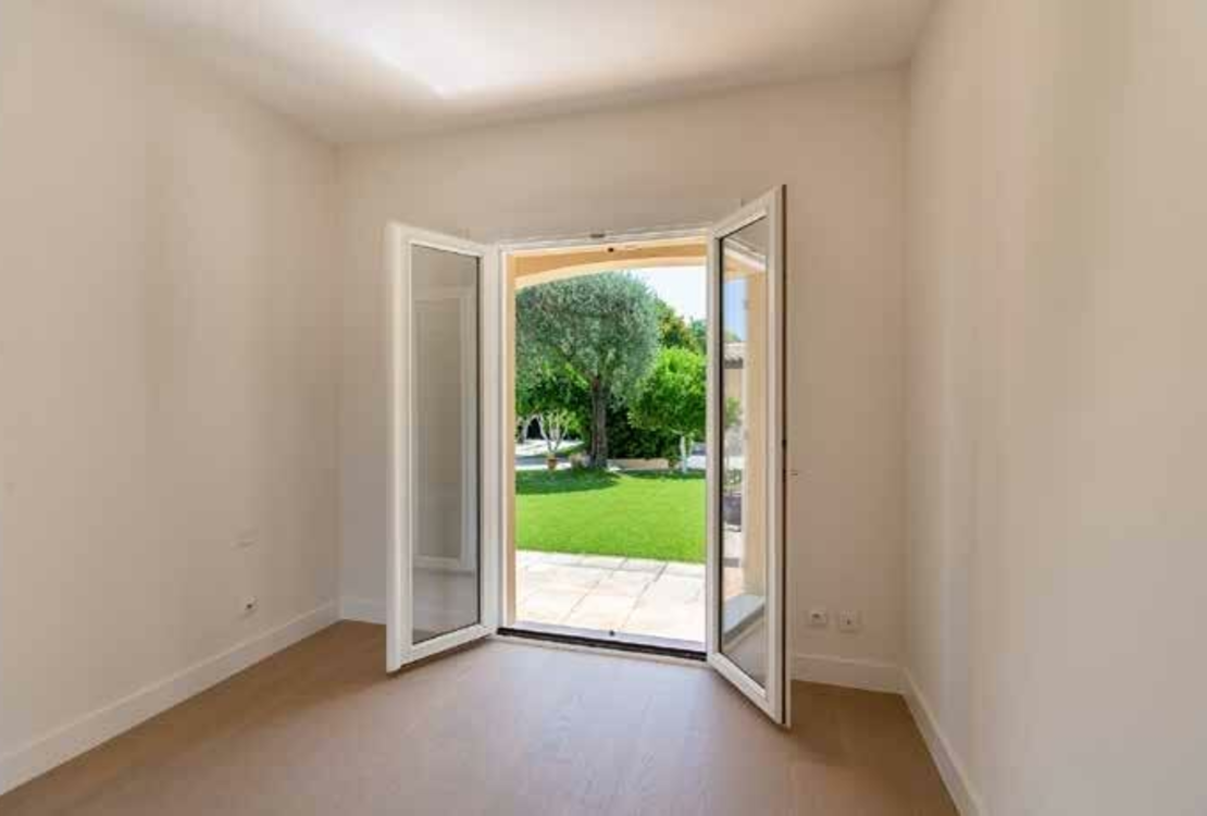 Villefranche-sur-Mer – Neo-Provençal Villa with Pool & Garden