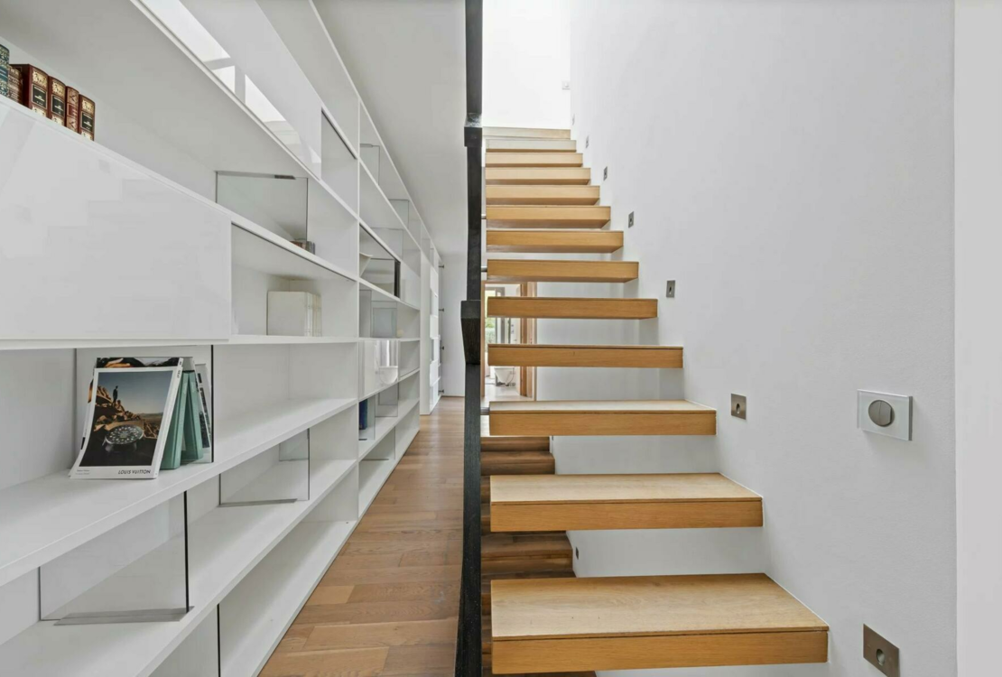 Современная вилла с видом на море