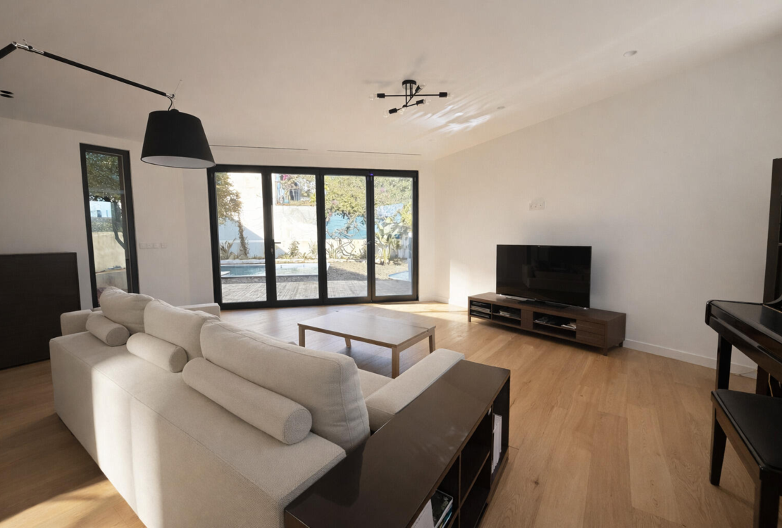 Villa contemporanea  – 5 camere da letto + studio – Piscina - A ridosso del confine con Monaco