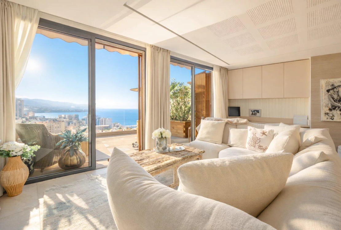 Stunning Duplex Penthouse – Private Rooftop & Monaco Views