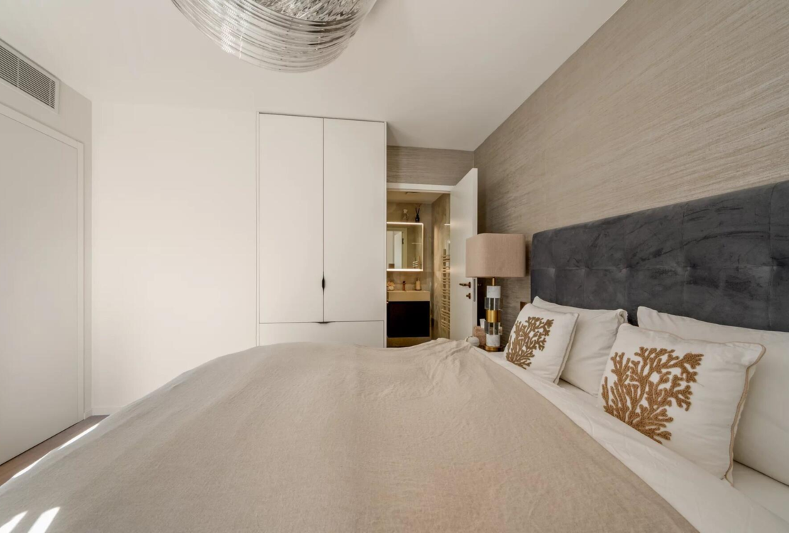 Stunning Duplex Penthouse – Private Rooftop & Monaco Views