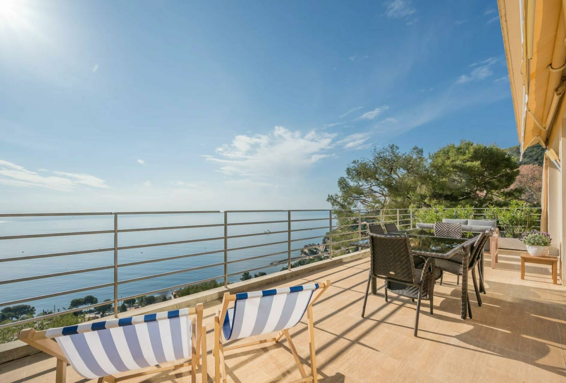 À VENDRE - Eze Bord de MER - VILLA AVEC PISCINE - VUE PANORAMIQUE SUR LA MER