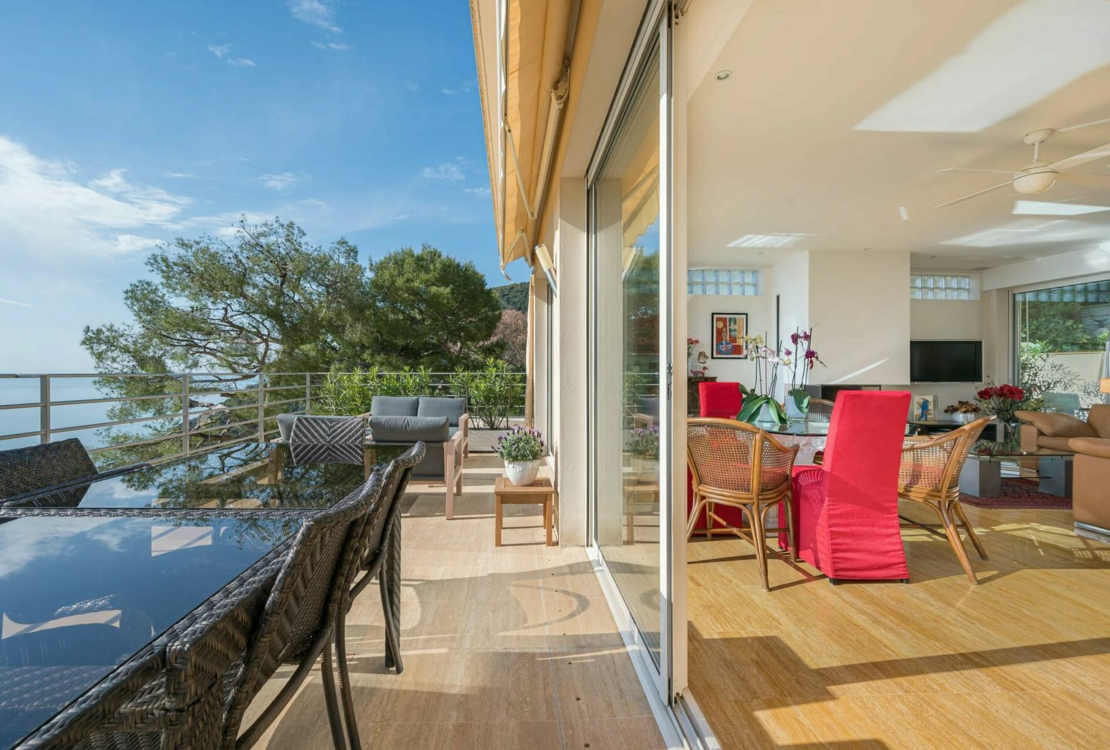 À VENDRE - Eze Bord de MER - VILLA AVEC PISCINE - VUE PANORAMIQUE SUR LA MER