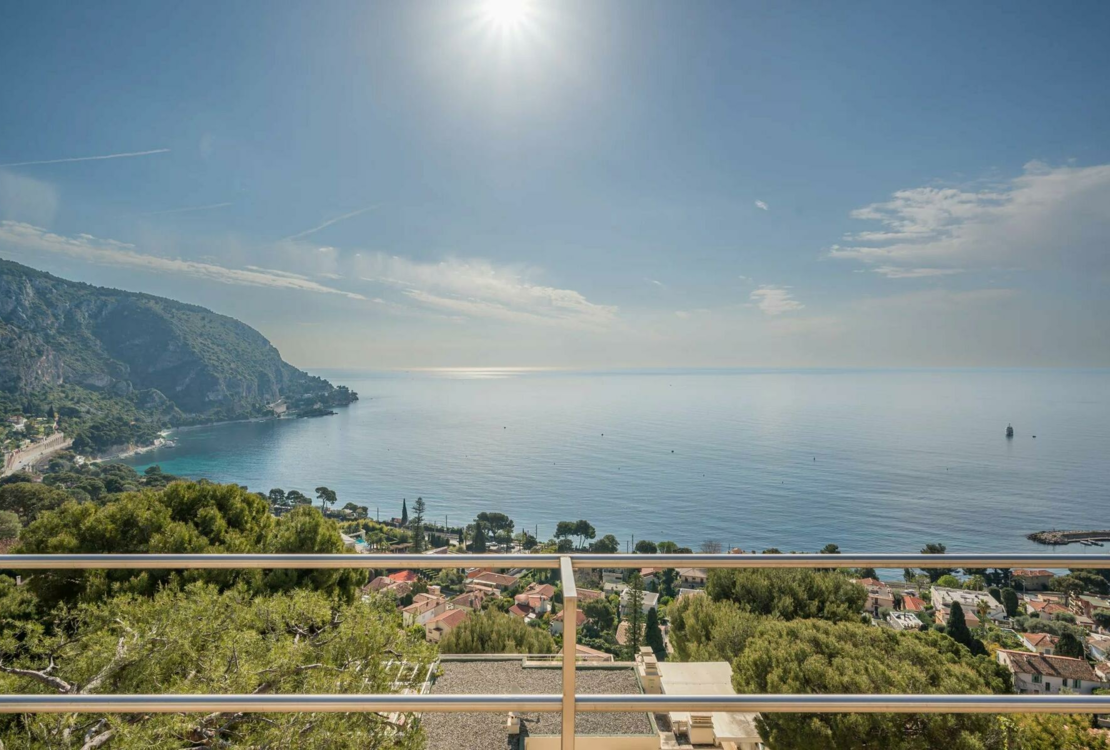 À VENDRE - Eze Bord de MER - VILLA AVEC PISCINE - VUE PANORAMIQUE SUR LA MER