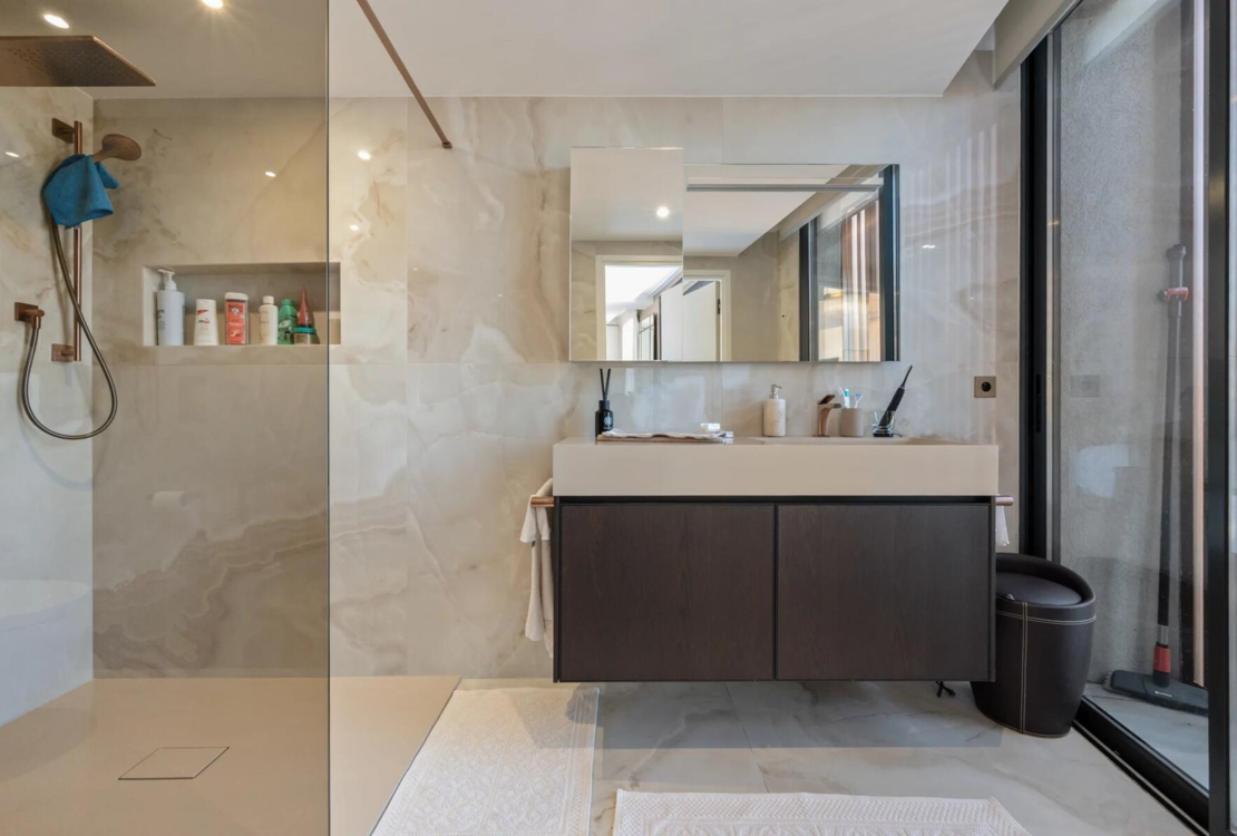 Stunning Duplex Penthouse – Private Rooftop & Monaco Views