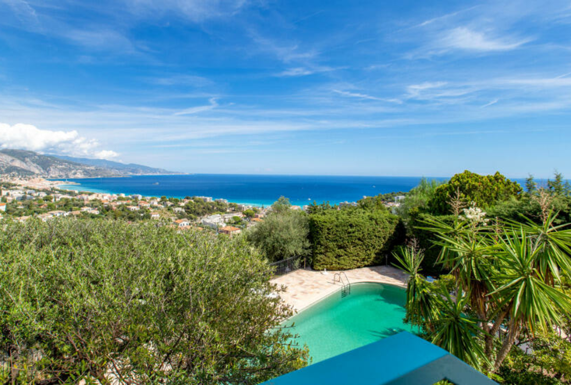 РОКБРЮН КАП МАРТЕН - ПОТРЯСАЮЩАЯ ВИЛЛА, СПРОЕКТИРОВАННАЯ АРХИТЕКТОРОМ